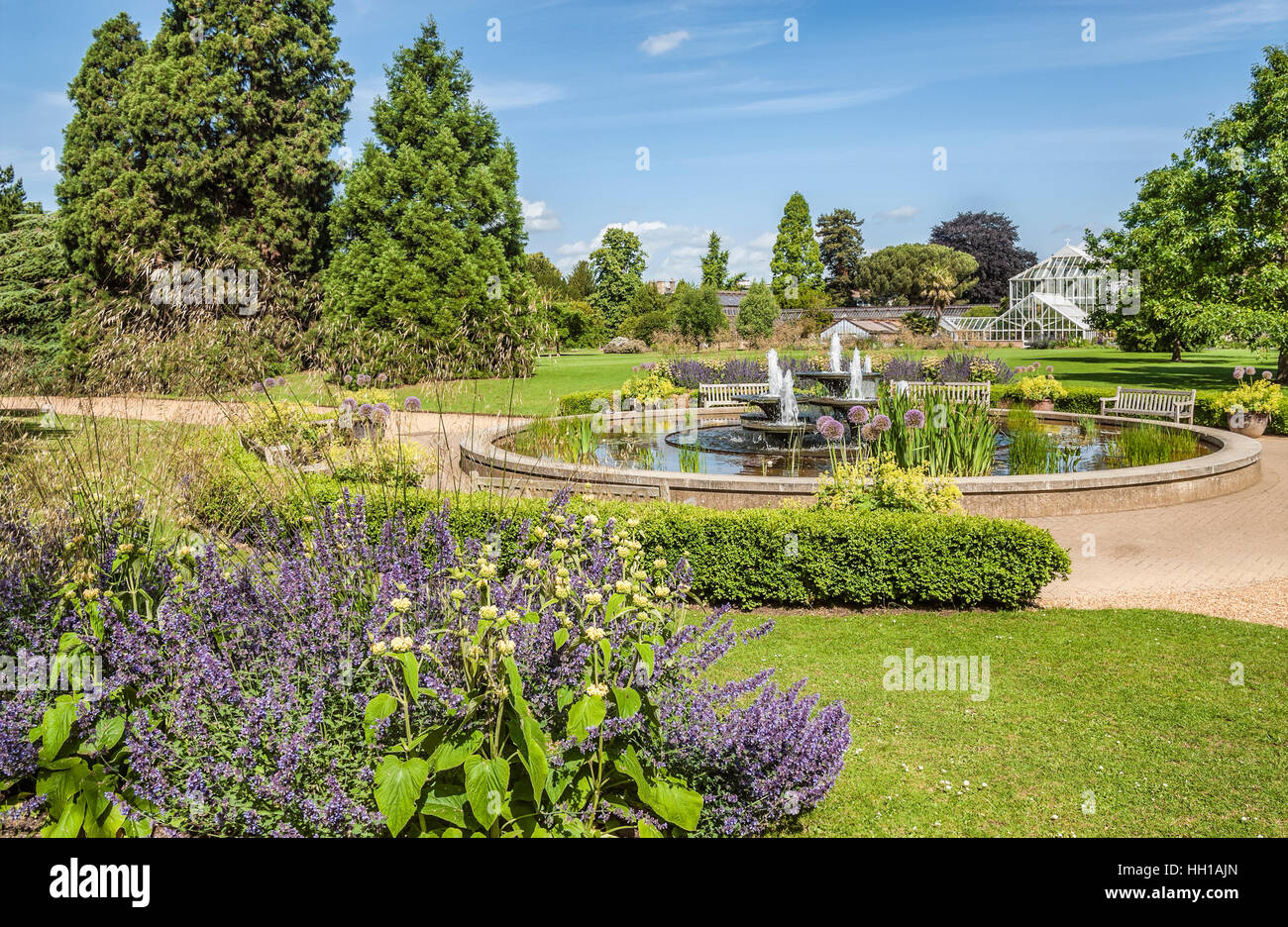 Fountain at the Cambridge University Botanic Garden, England Stock Photo