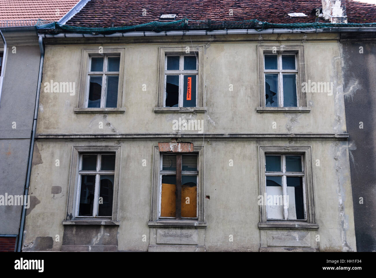 Wittstock/Dosse: run-down house for sale, , Brandenburg, Germany Stock Photo