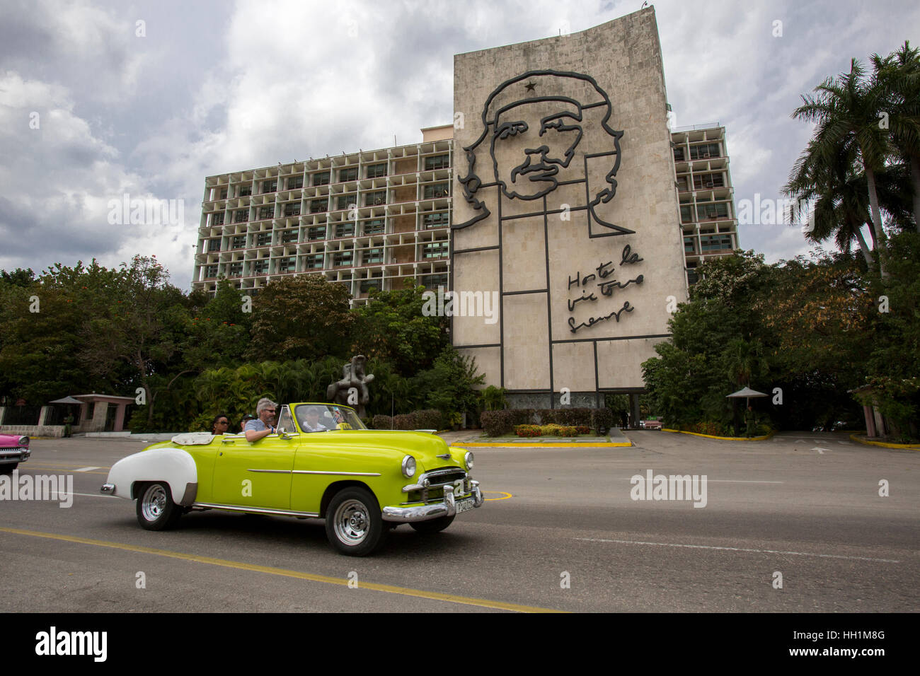 Classic American car in front of Che Guevara building, Ministerio del Interior Stock Photo