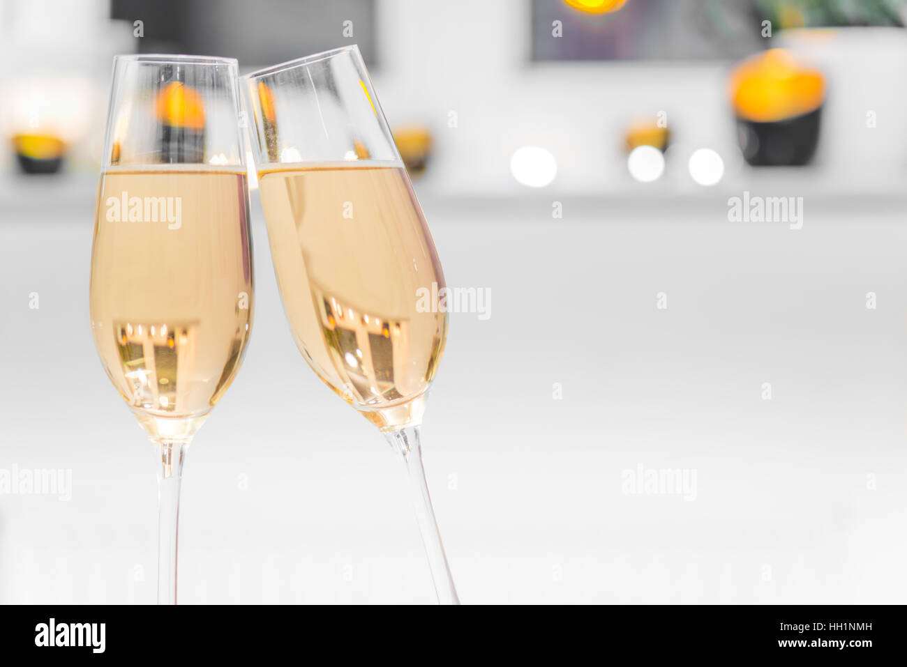 Glasses filled with champagne hi-res stock photography and images - Alamy