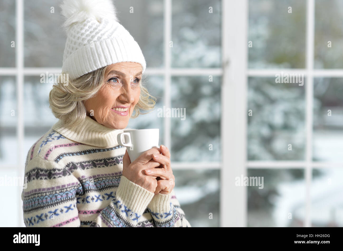 Beautiful smiling mature woman hi-res stock photography and images - Alamy
