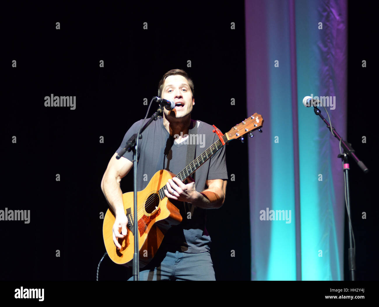 Virginia Beach, VIRGINIA, USA. 13th Jan, 2017. WALKER HAYES brings the