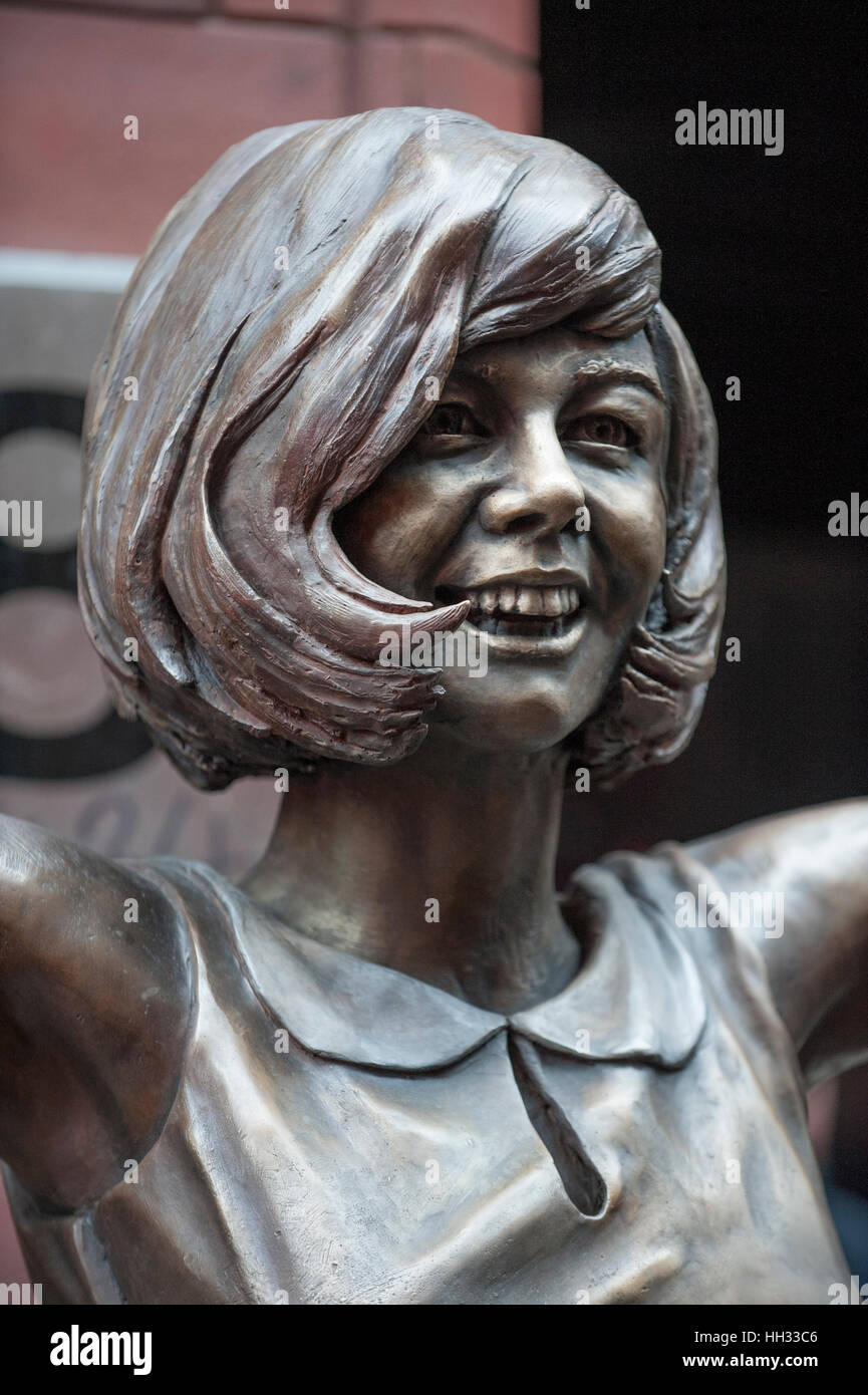 Liverpool, UK. 16th January 2017. A bronze sculpture of Liverpool born singer and TV star, Cilla Black, is unveiled outside the Cavern Club in Matthew Street, Liverpool.  Coinciding with the 60th birthday of The Cavern Club, the statue was commissioned by her three sons, Robert, Ben and Jack Willis, and created by artists Emma Rodgers and Andy Edwards, the statue has been gifted to the City of Liverpool. © Paul Warburton Stock Photo