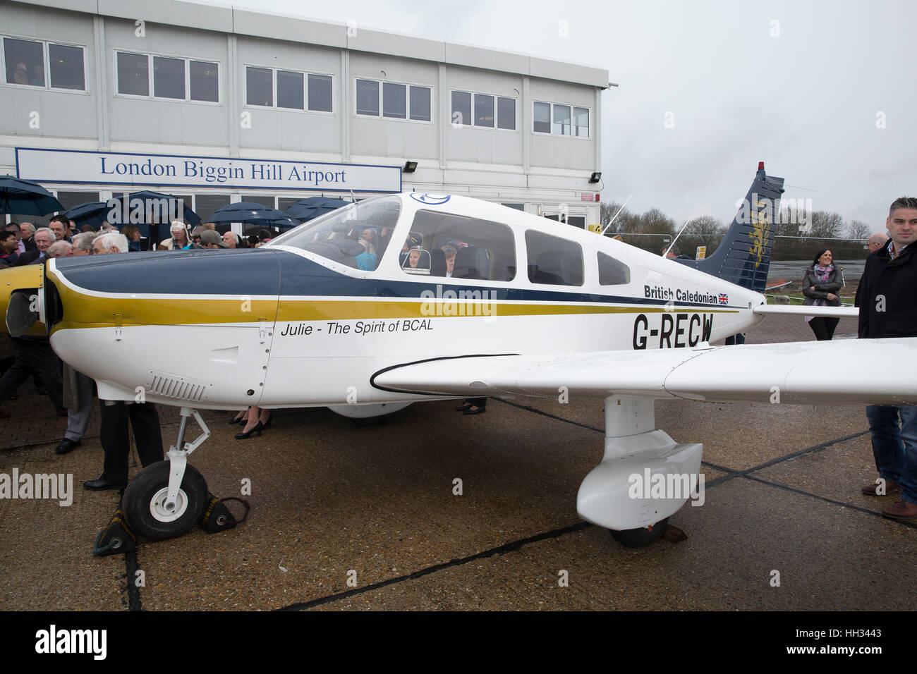 Biggin Hill, UK. 16th January 2017. The aeroplane, a Piper Archer 4-seater trainer/tourer,  has been named ‘Julie – The Spirit of BCAL’ in celebration of the life of Julie Washington, a former British Caledonian staff member who passed away last year and was cared for at the Phyllis Tuckwell Hospice Care Centre. Credit: Keith Larby/Alamy Live News Stock Photo
