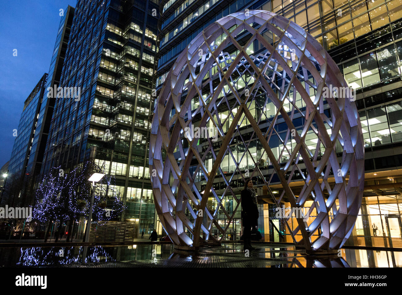 London, UK. 16 January 2017. Ovo by Mustafa Hadi and Pol Marchandise (Odeaubois). The 2017 Canary Wharf Winter Lights Festival opens today, 16 January, and runs until 27 January 2017. © Nick Savage/Alamy Live News Stock Photo