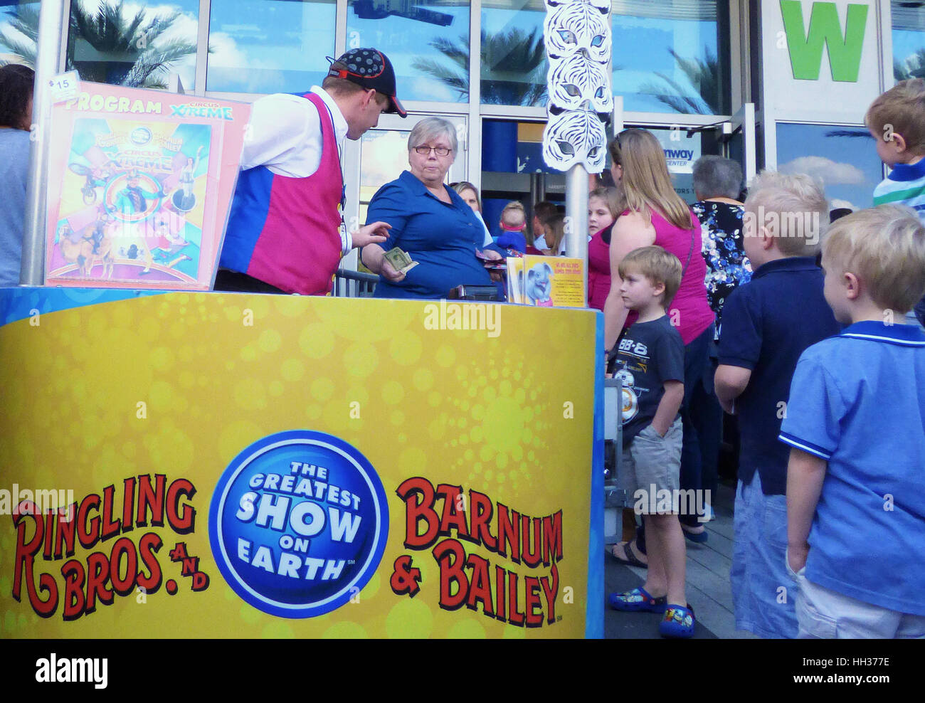 Orlando, USA. 16th January, 2017. People wait in line to enter the Amway Center in Orlando, Florida  to see the final Orlando performance of the Ringling Brothers and Barnum and Bailey Circus. The circus announced on January 14, 2017 that it will have its final performance in May after a 146-year run, citing declining attendance and high operating costs. Credit: Paul Hennessy/Alamy Live News Stock Photo