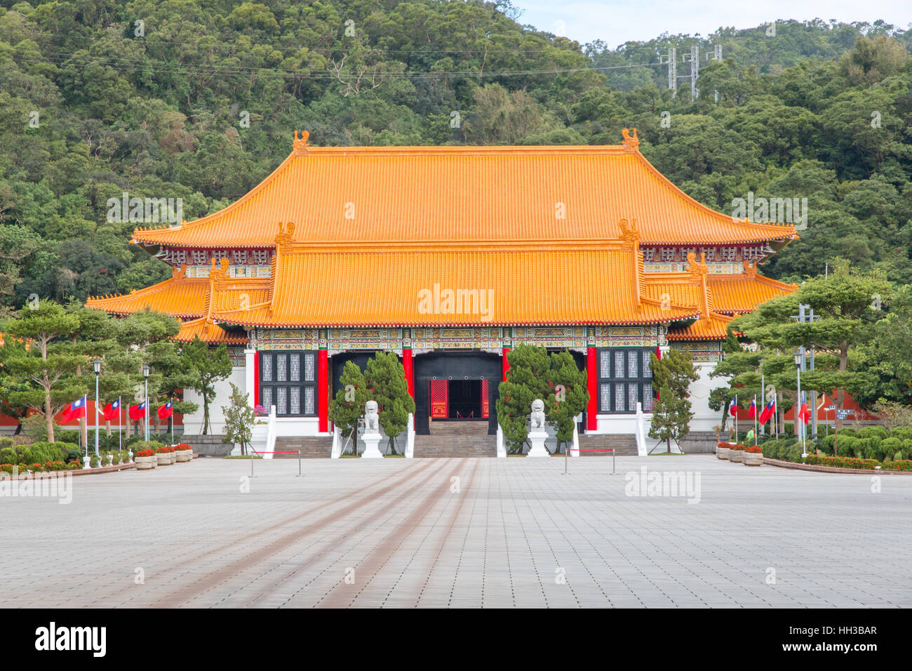 TAIPEI, TAIWAN: Entrance building at the Revolutionary Martyrs' Shrine, dedicated to the war dead of the Republic of China Stock Photo