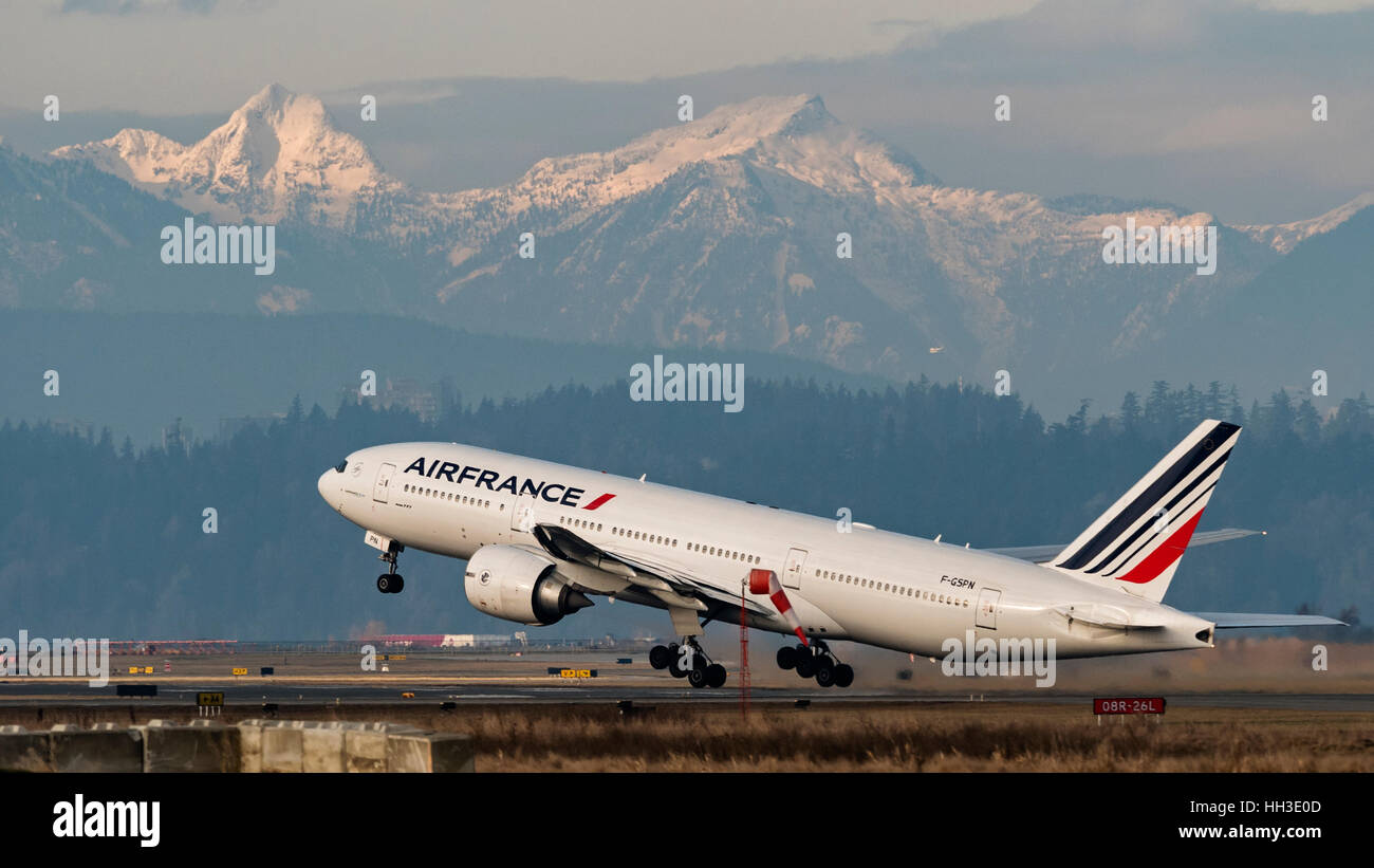 Air France Boeing 777 (777-200ER) F-GSPN wide-body jet airliner take taking off Vancouver International Airport, Canada Stock Photo