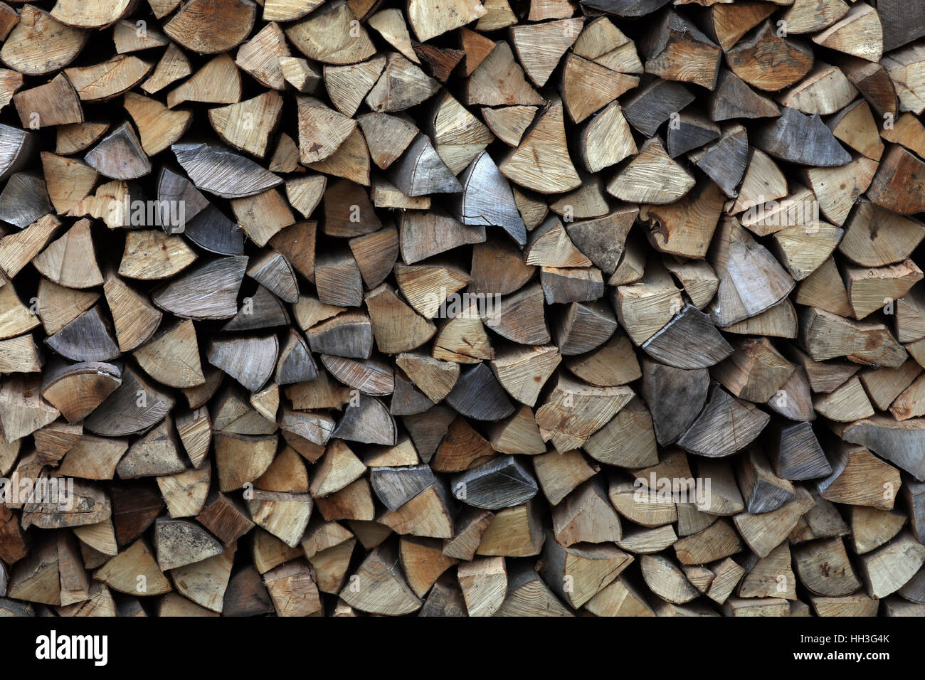 Brennholz Kaminholz Feuerholz gespalten Stock Photo