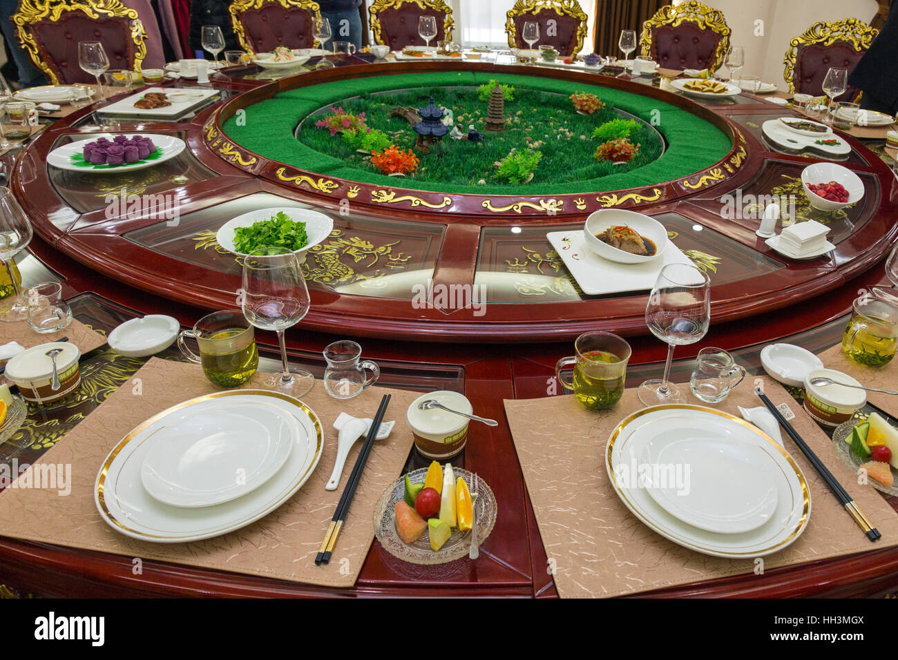 Dinner table settings for Chinese banquet, Shizuishan, Ningxia, China Stock Photo