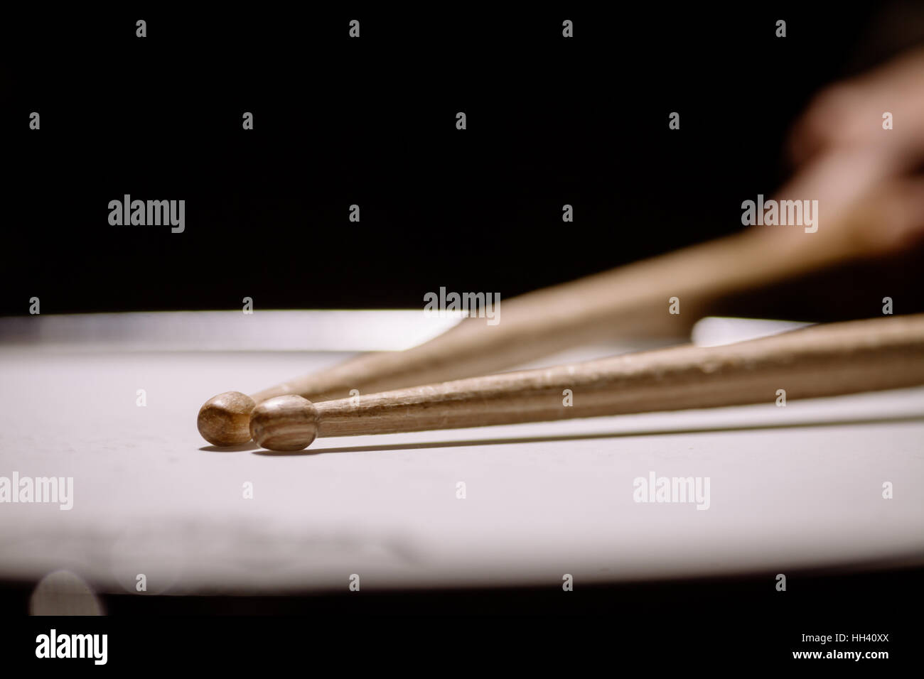 A snare drum and a pair of drumsticks Stock Photo Alamy