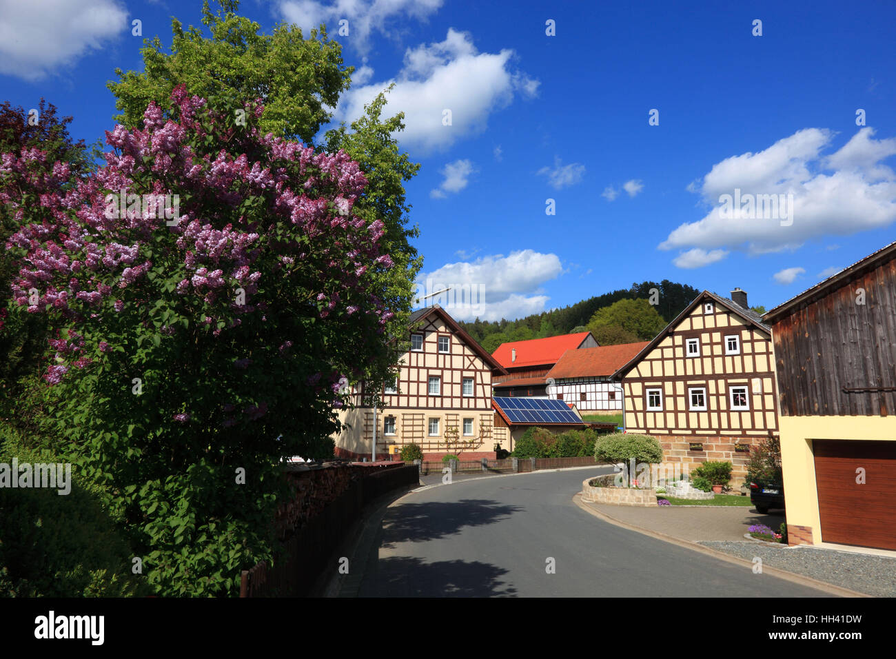 traditional franconian framework houses at Schimmendorf, Gemeinde Mainleus, district of  Kulmbach, Upper Franconia, Bavaria, Germany Stock Photo