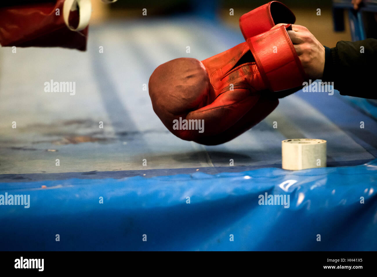 Boxing ring not people floor hi-res stock photography and images - Alamy