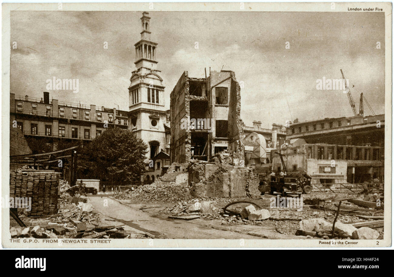 WW2 - G.P.O. viewed from Newgate Street showing bomb damage Stock Photo