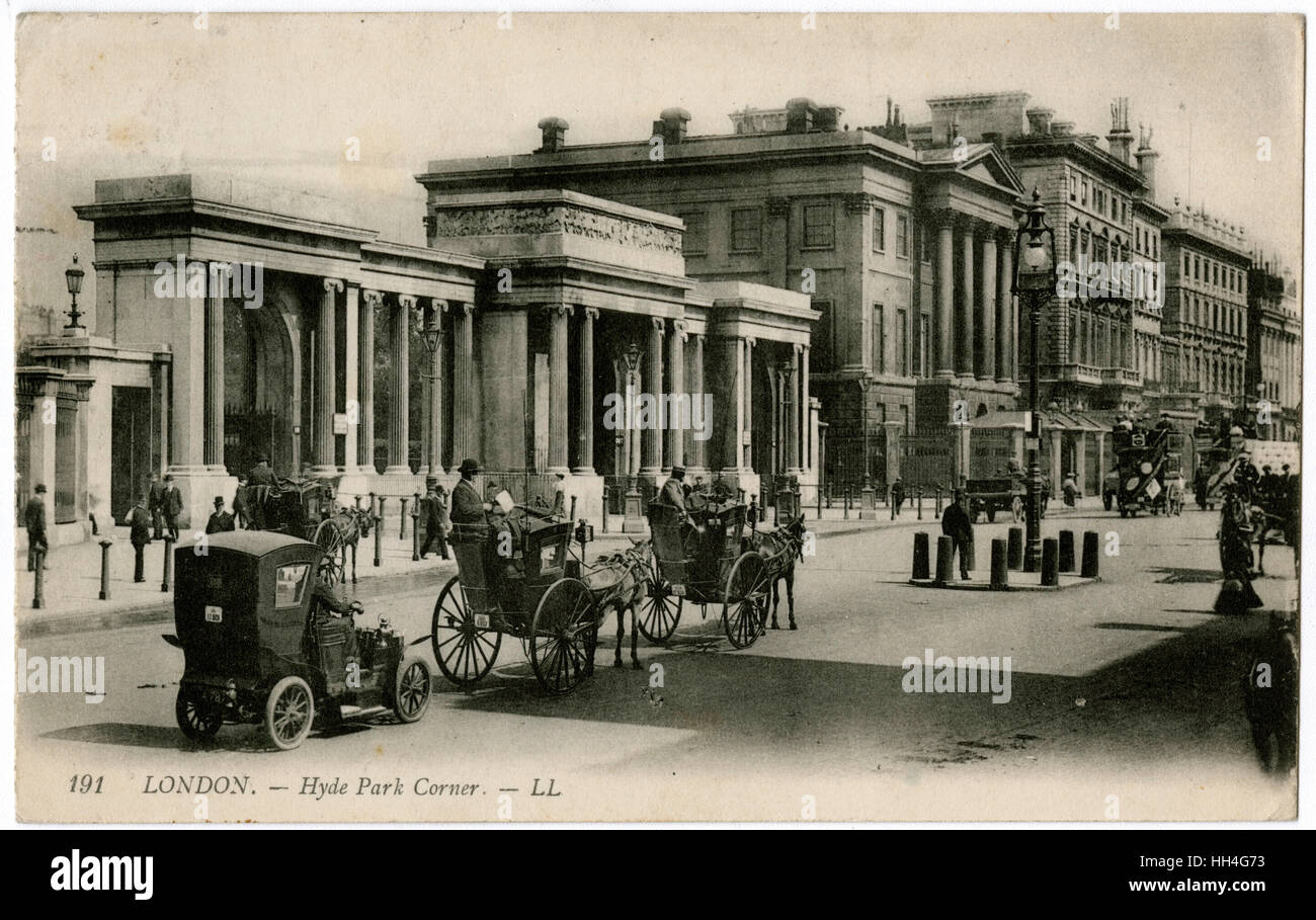 Hyde Park Corner - London - Horse Cabs and an Early Motorcar. Stock Photo