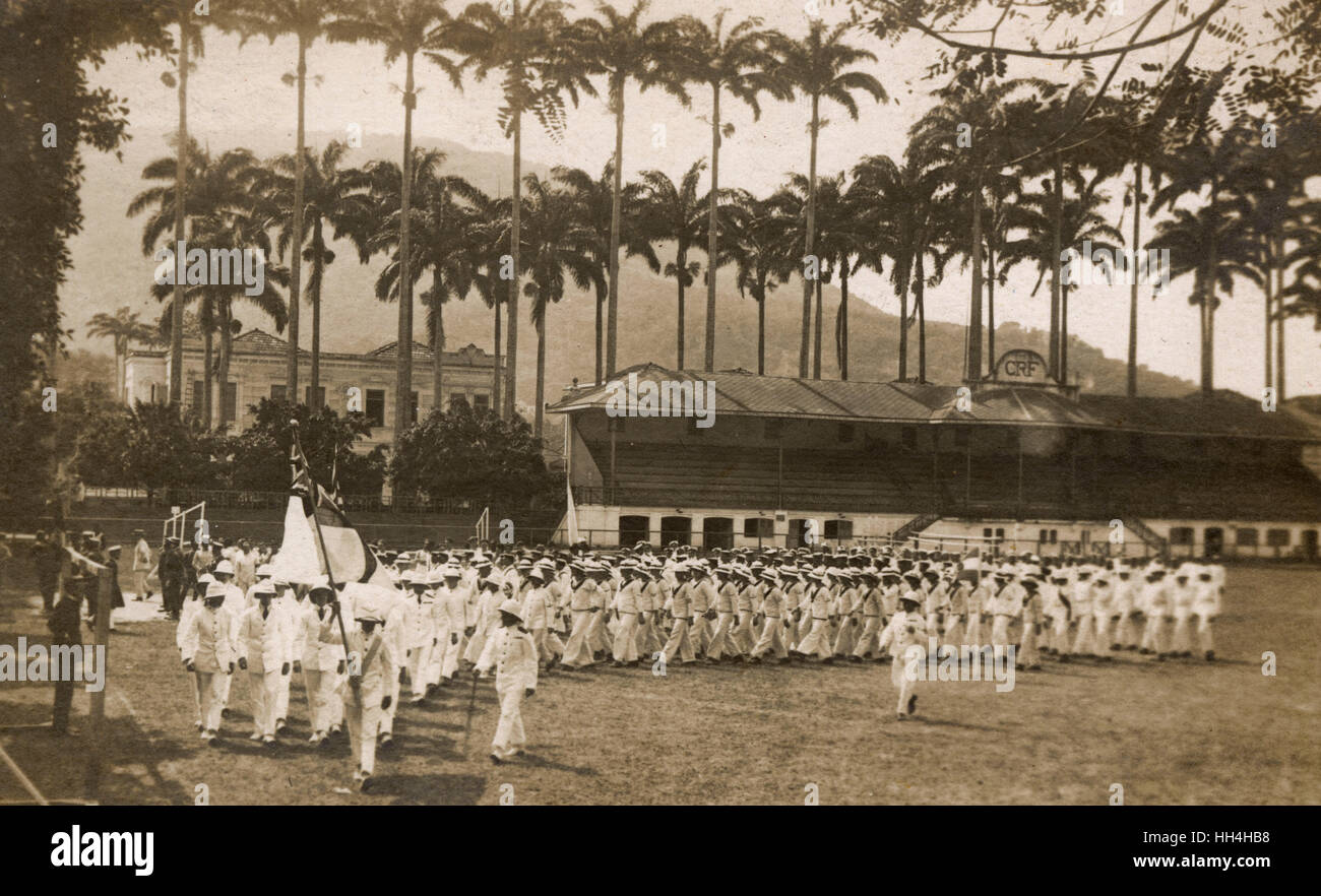 Royal Navy personnel from the warships HMS Hood and HMS Repulse at the CRF (Clube de Regatas do Flamengo) Stadium in the Flamengo district of Rio de Janeiro, Brazil. They were there for the Goodwill Olympics, September 1922. Stock Photo