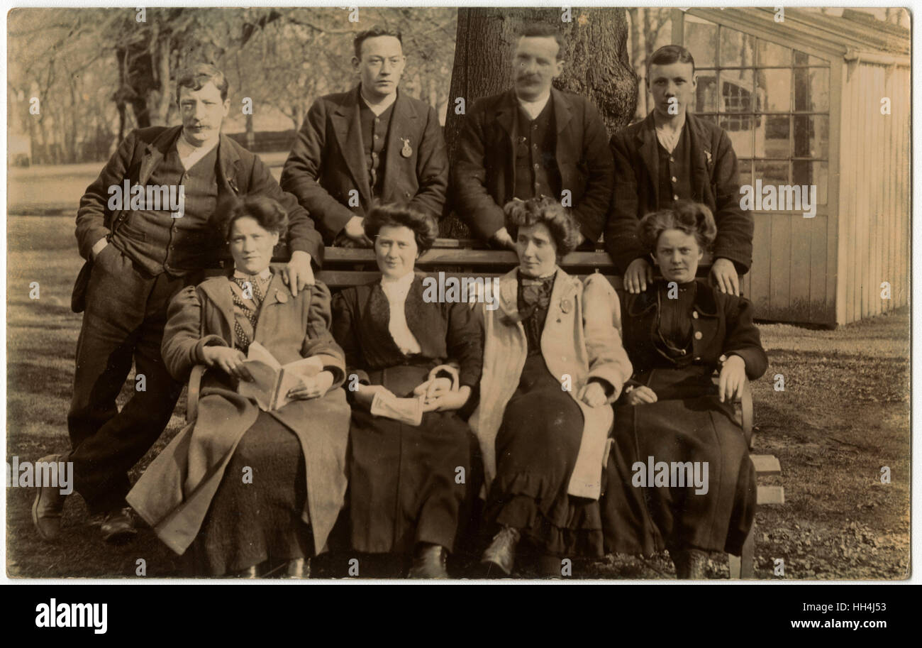 Female and male patients (note the identification lapel badges) at The Royal Victoria Hospital, founded in 1894. Together with the Dispensary these formed the nucleus of the 'Edinburgh Scheme' for combating tuberculosis. In 1914, the Dispensary, Hospital Stock Photo