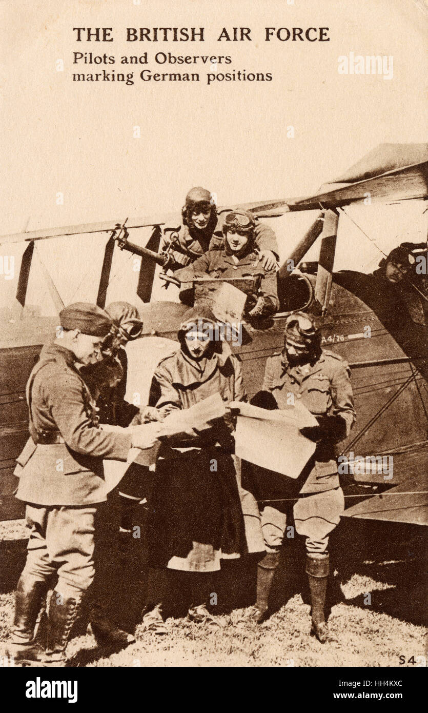 WW1 - Royal Air Force - Pilots and Observers mark targets Stock Photo