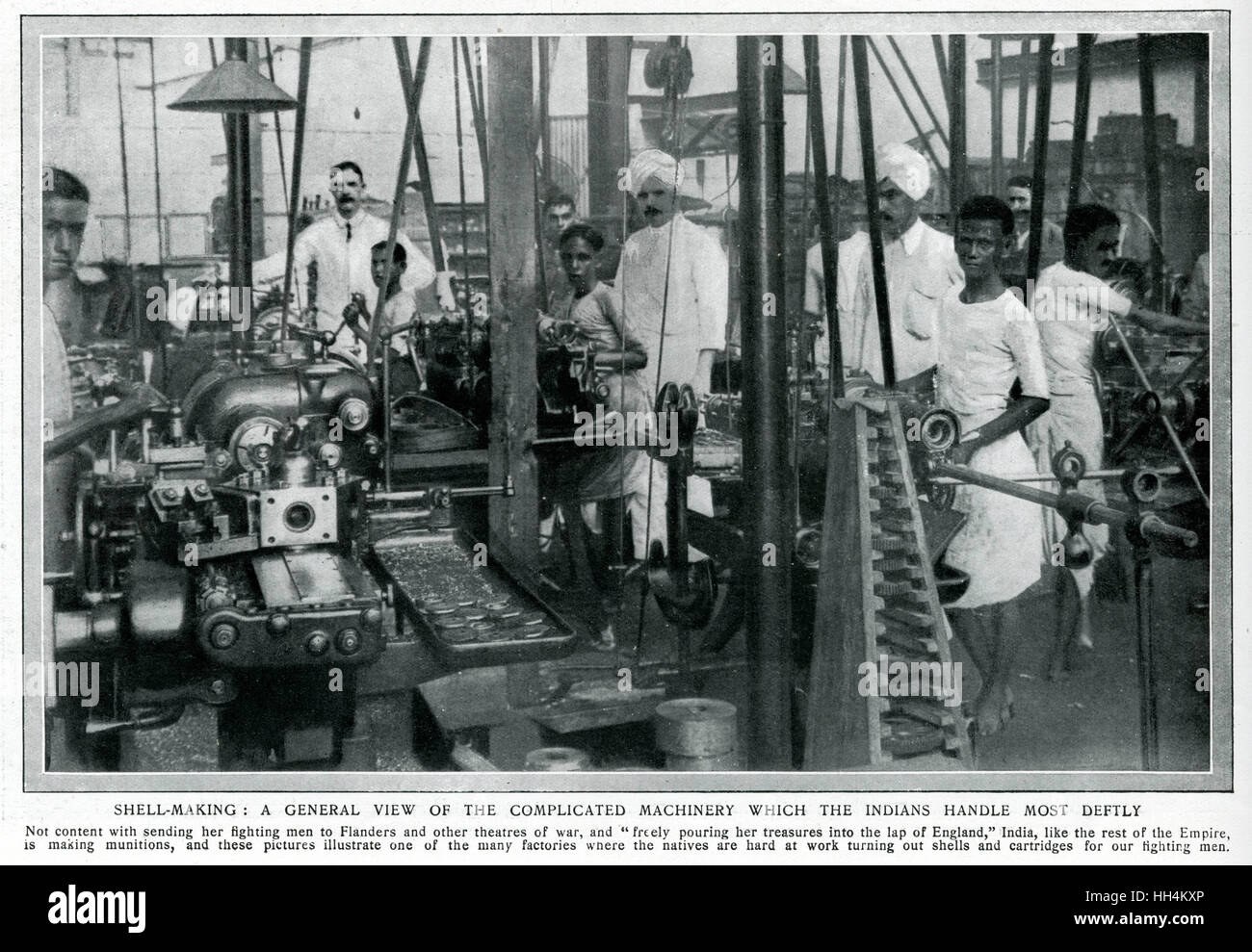 Indian factory workers making munitions, WW1: shell making Stock Photo