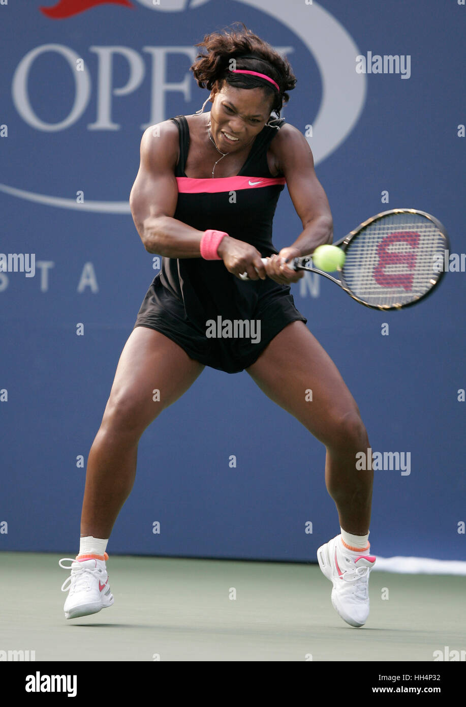 Serena Williams (USA) US Open 2007 USTA Billie Jean King National Tennis  Center New York, USA Stock Photo - Alamy