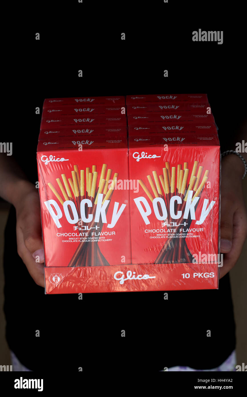 Pocky Chocolate Large 2.47oz box — Sweeties Candy of Arizona