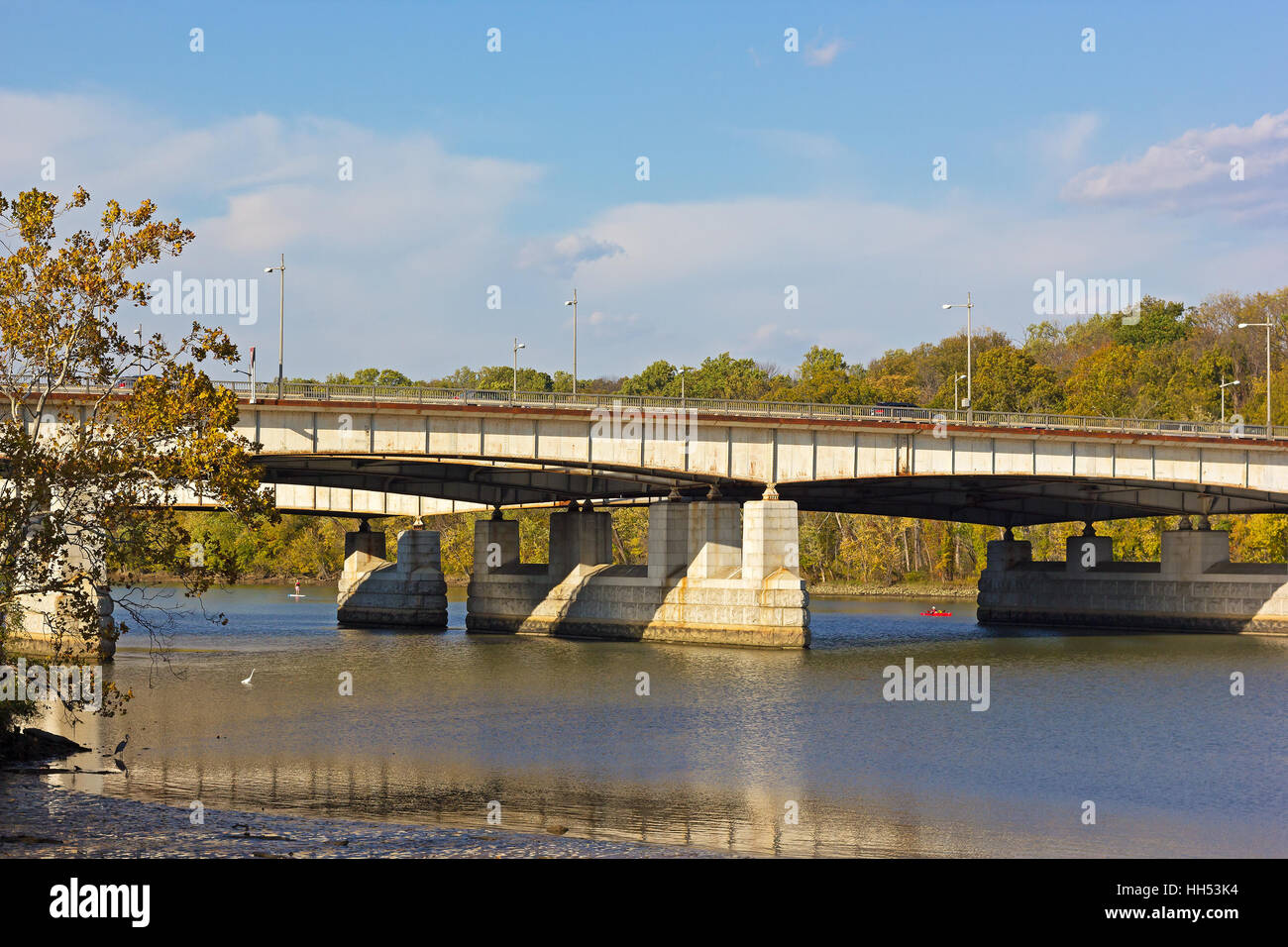 Theodore Roosevelt Memorial bridge in autumn, Washington DC Stock Photo