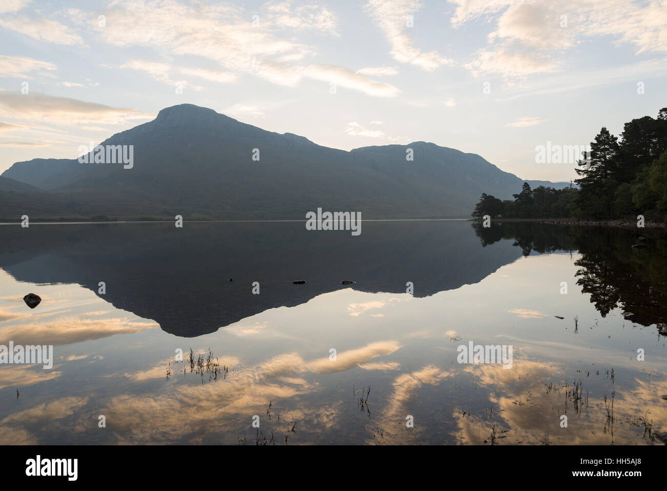 Slioch mountain and loch maree at dawn, kinlochewe, wester ross, scotland. Stock Photo