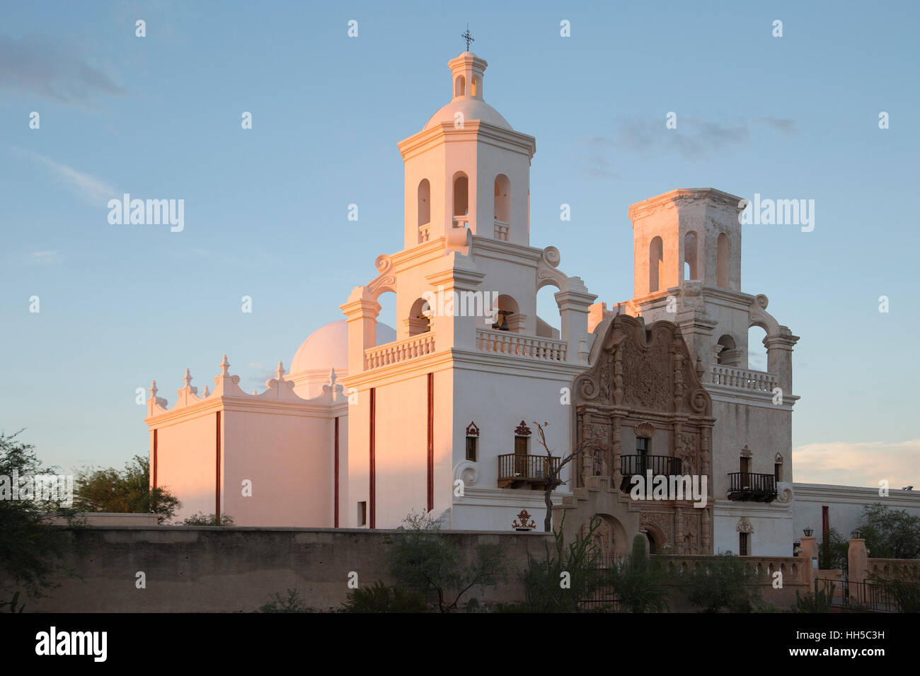 Mission San Xavier Del Bac, "White Dove Of The Desert" In Tucson ...