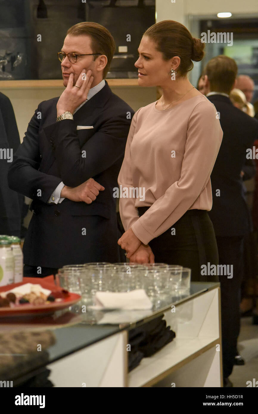 Victoria, Crown Princess of Sweden, and her husband, Prince Daniel, Duke of Västergötland, visiting the Frip store on the Corso di Porta Ticinese in Milan, Italy, during their three-day State Visit to Italy.  Featuring: Olof Daniel Westling, Victoria, Crown Princess of Sweden, Prince Daniel, Duke of Västergötland, Duke of Vastergotland Where: Milan, Lombardy, Italy When: 16 Dec 2016 Credit: IPA/WENN.com  **Only available for publication in UK, USA, Germany, Austria, Switzerland** Stock Photo