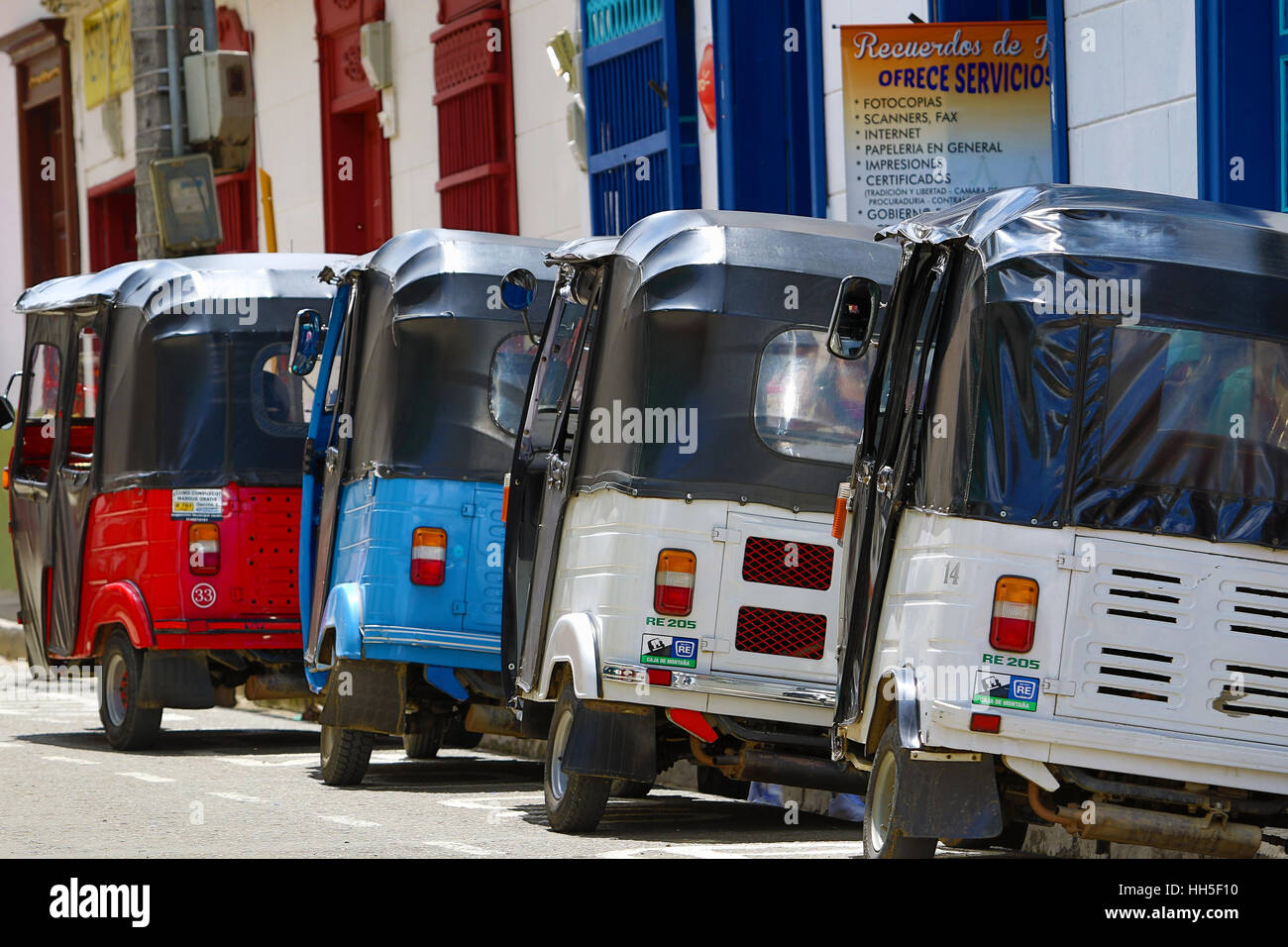 September 30 2016 El Jardin Colombia Small Three Wheeled Motorized Taxis Called Moto Raton 9280