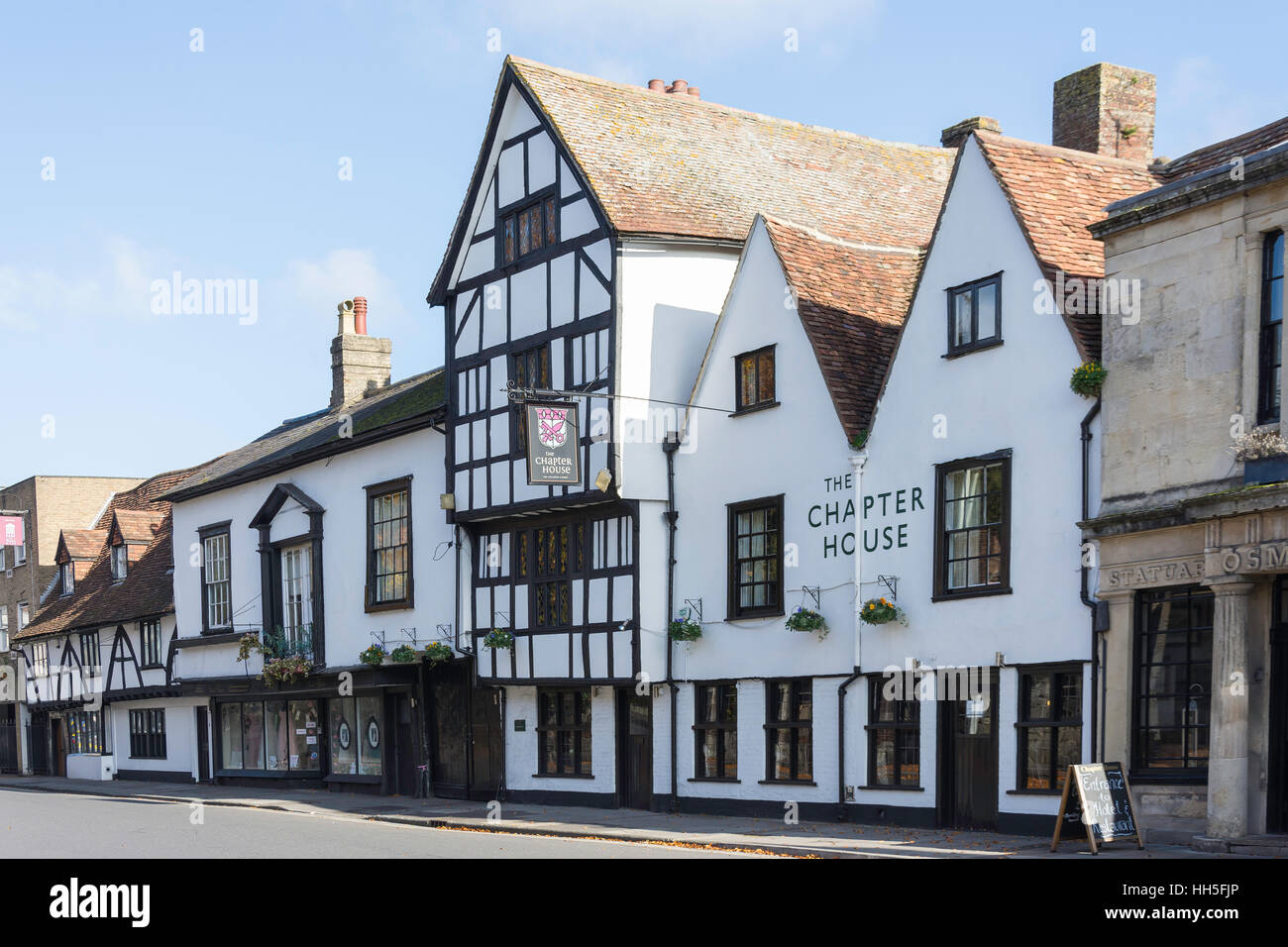 13th century Kings Arms Hotel And Chapter House Restaurant, St John's Street, Salisbury, Wiltshire, England, United Kingdom Stock Photo