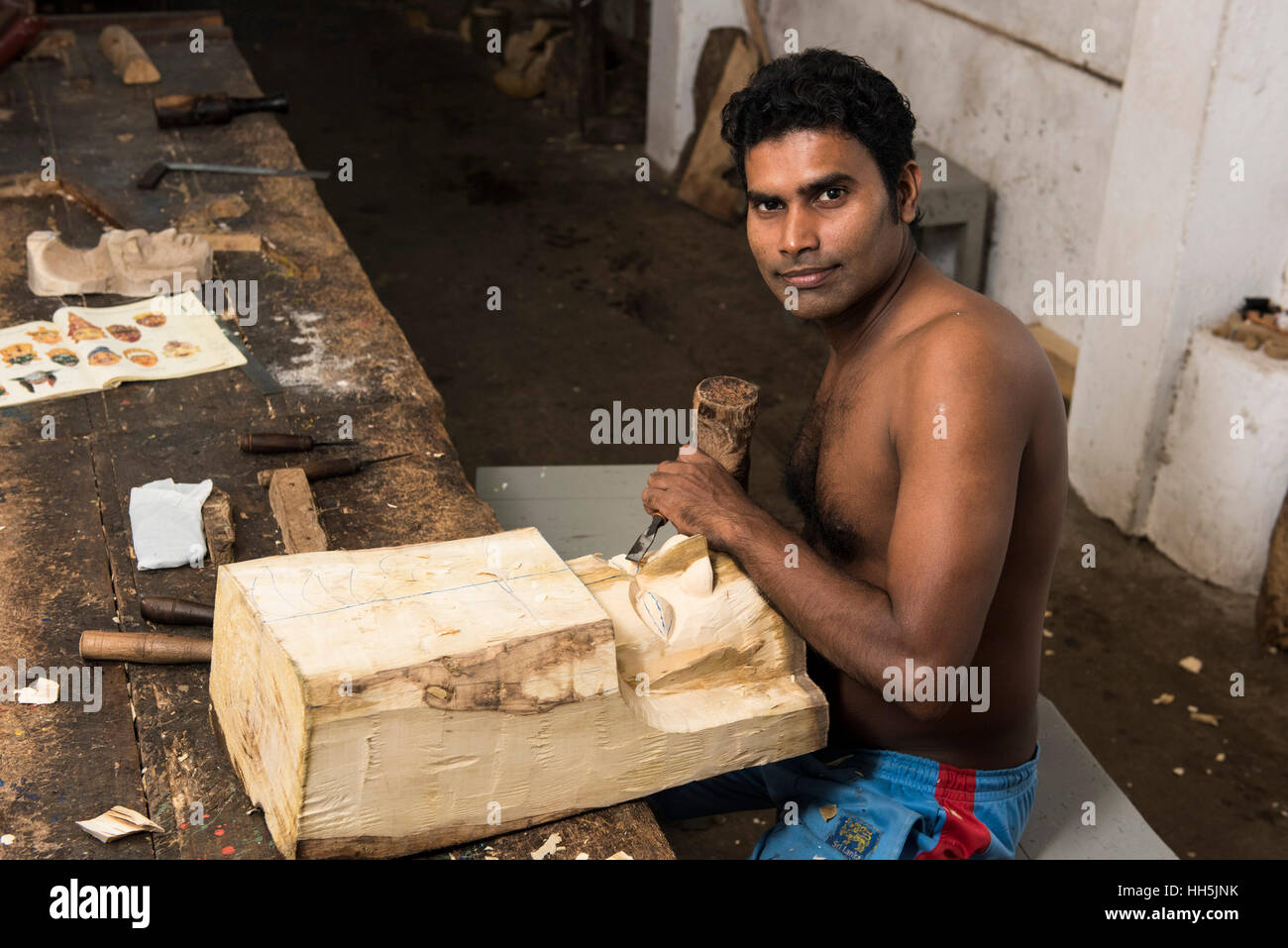 Carpenter making masks in the workshop, Ariyapala and Sons Mask museum,  Ambalangoda, Sri Lanka Stock Photo - Alamy