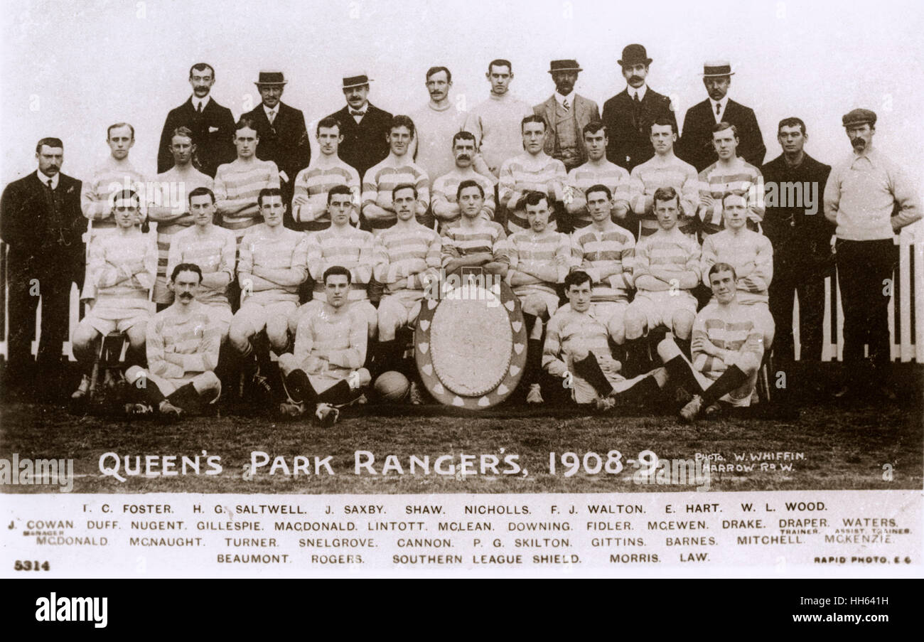 Queen's Park Rangers FC football team, with the Southern League Shield: Foster, Saltwell, Saxby, Shaw, Nicholls, Walton, Hart, Wood, Cowan (Manager), Duff, Nugent, Gillespie, MacDonald, Lintott, McLean, Downing, Fidler, McEwen, Drake, Draper (Trainer), Wa Stock Photo