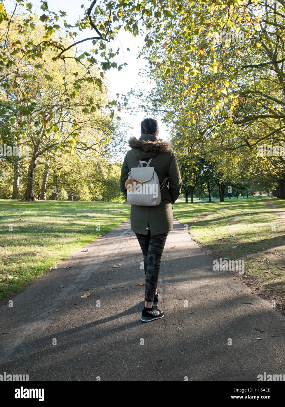 Walking alone in london hi-res stock photography and images - Alamy