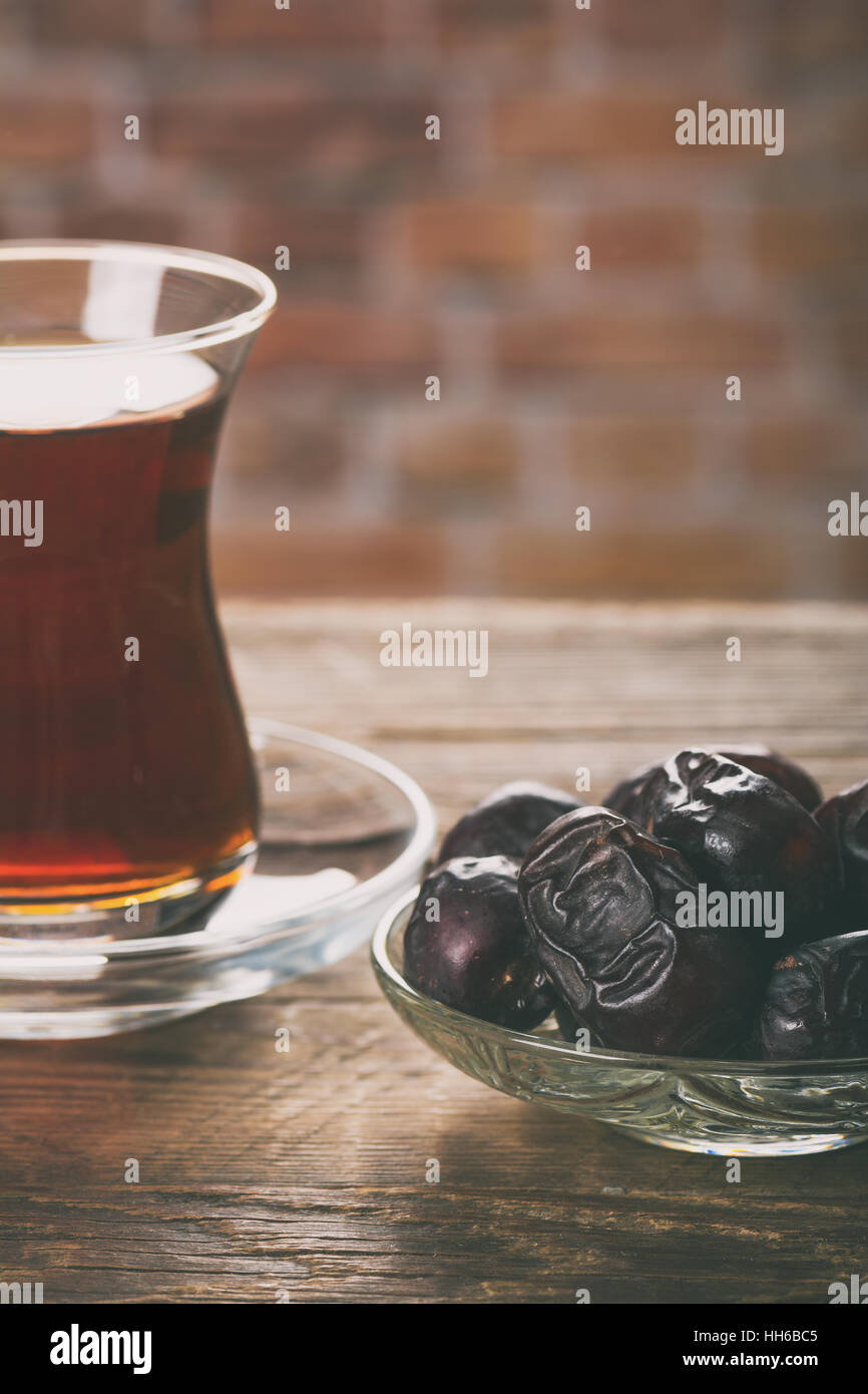 Saudi arabia tea hi-res stock photography and images - Alamy