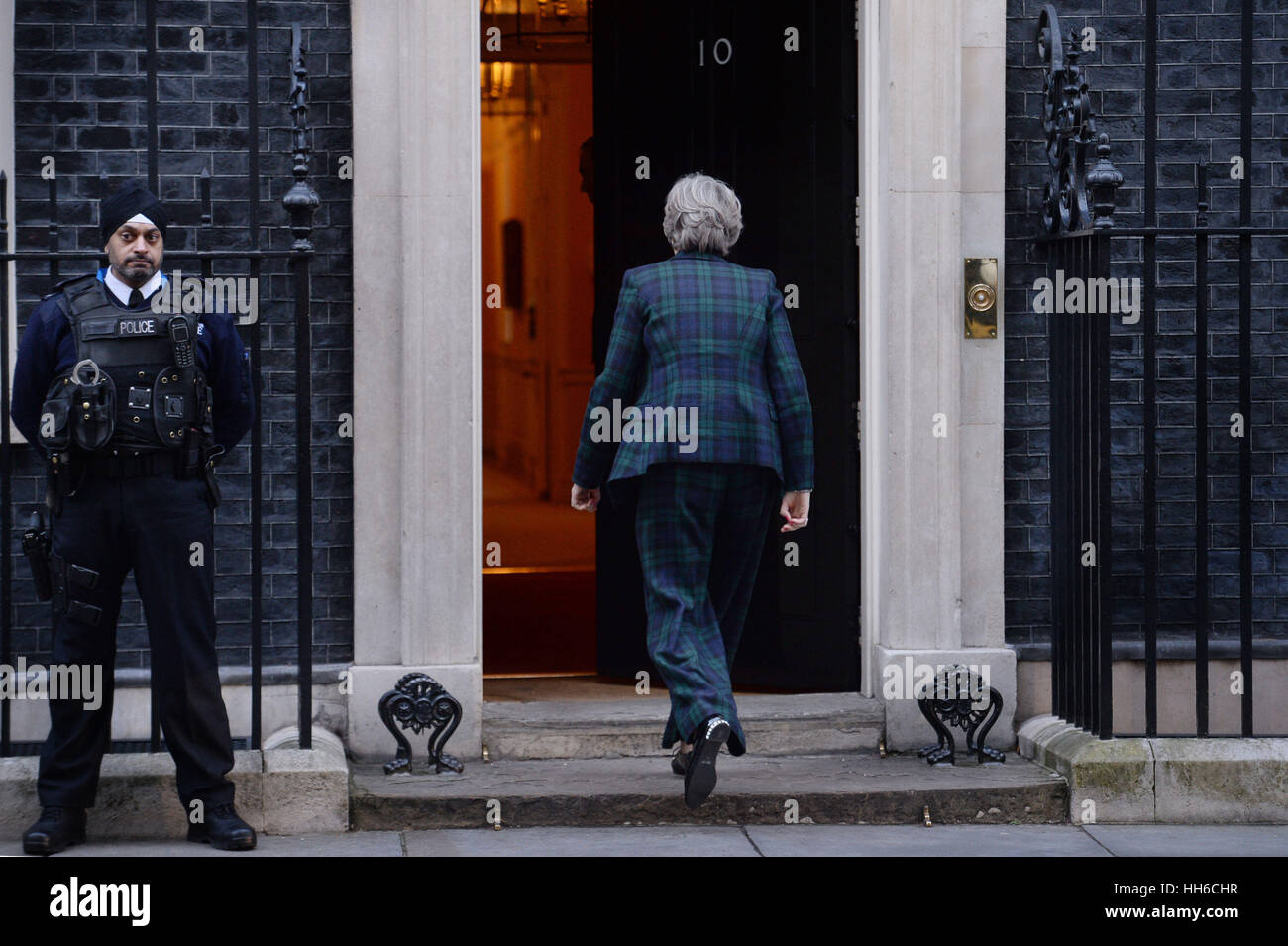 back-of-downing-street-hi-res-stock-photography-and-images-alamy