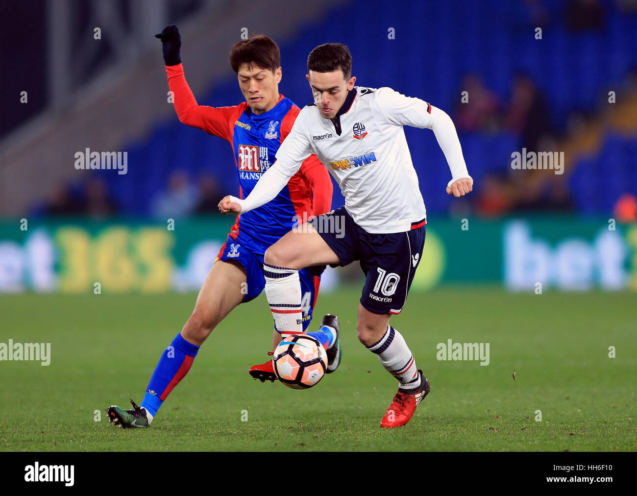 Crystal Palace's Lee Chung-yong (left) and Bolton Wanderers' Zach Clough battle for the ball during the Emirates FA Cup, third round replay match at Selhurst Park, London. Stock Photo