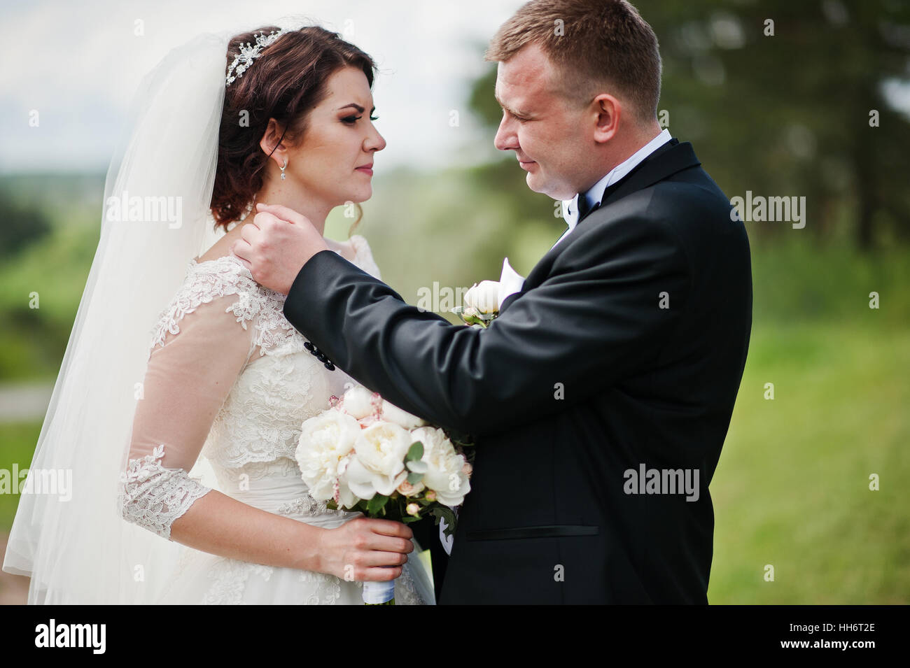 Close up portrait of wedding couple in love Stock Photo - Alamy