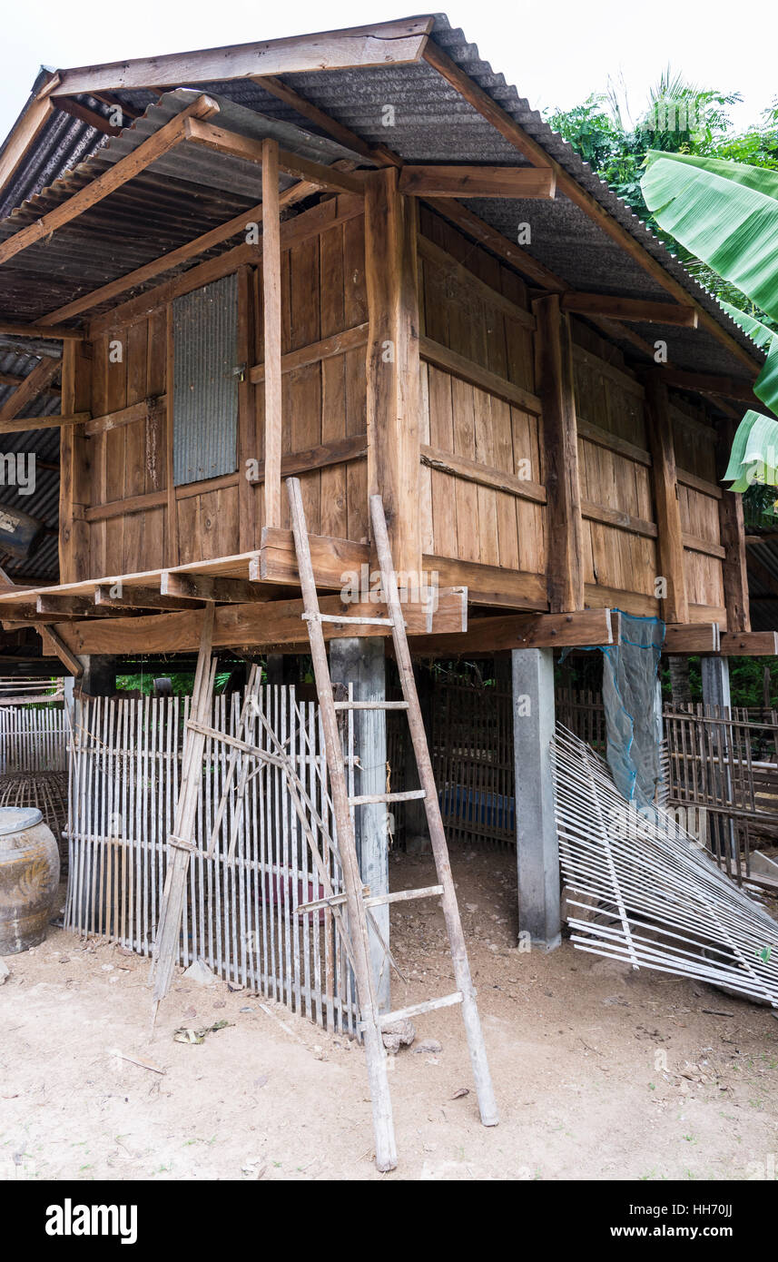 Small wooden barn hi-res stock photography and images - Alamy