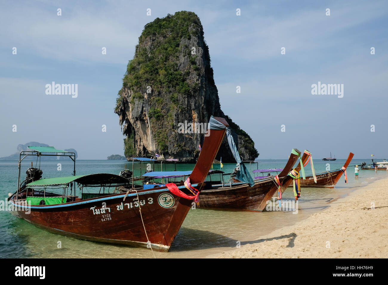 Traditional Thai boats tied up on Railay Beach, Thailand Stock Photo