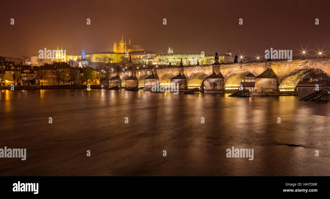 Charles Bridge with Prague Castle and St. Vitus Cathedral at night, Prague, Czech Republic Stock Photo