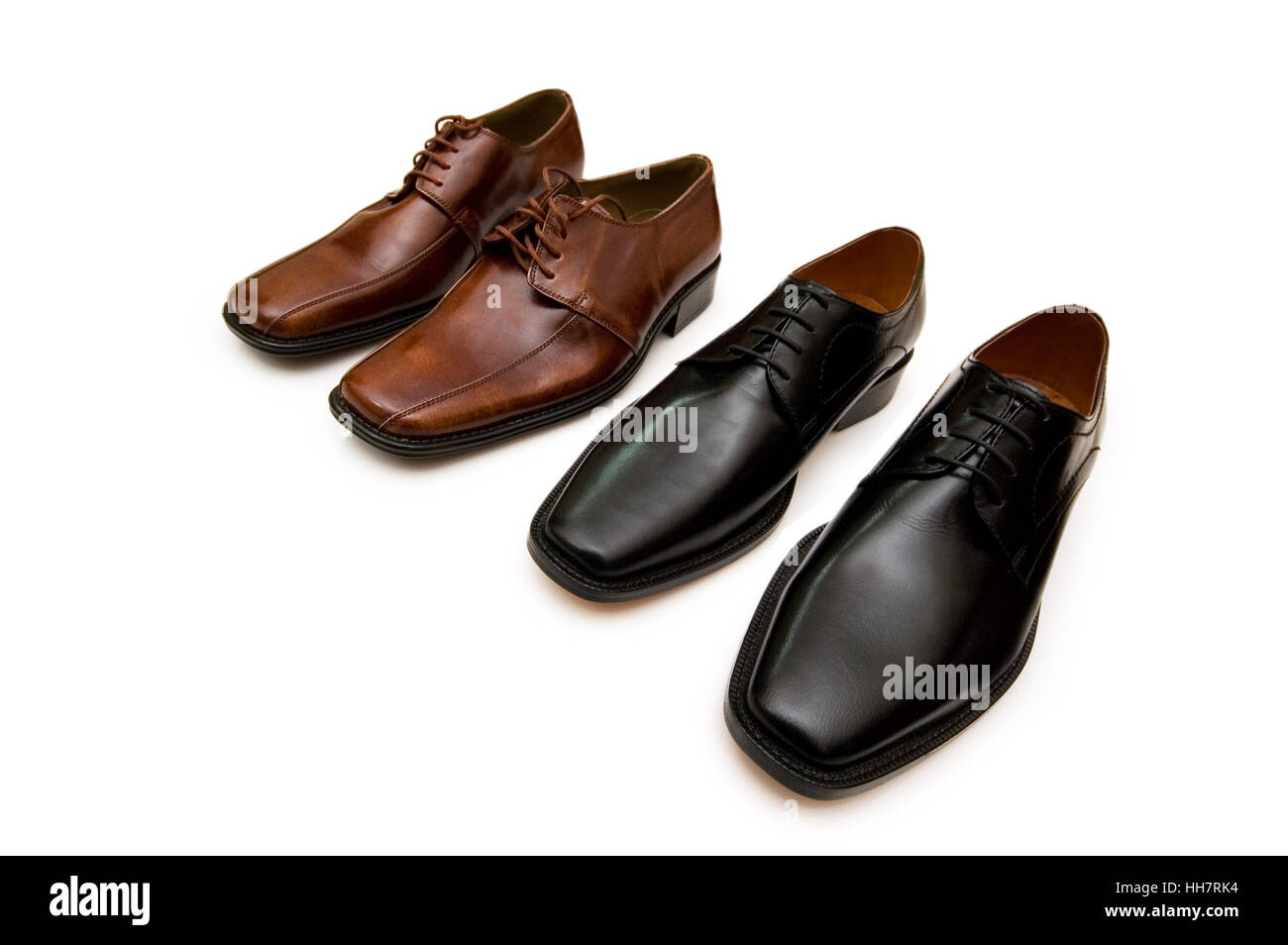 пара мужских туфель. сапоги. две пары сапог. 2 пары ботинок. две пары туфель.