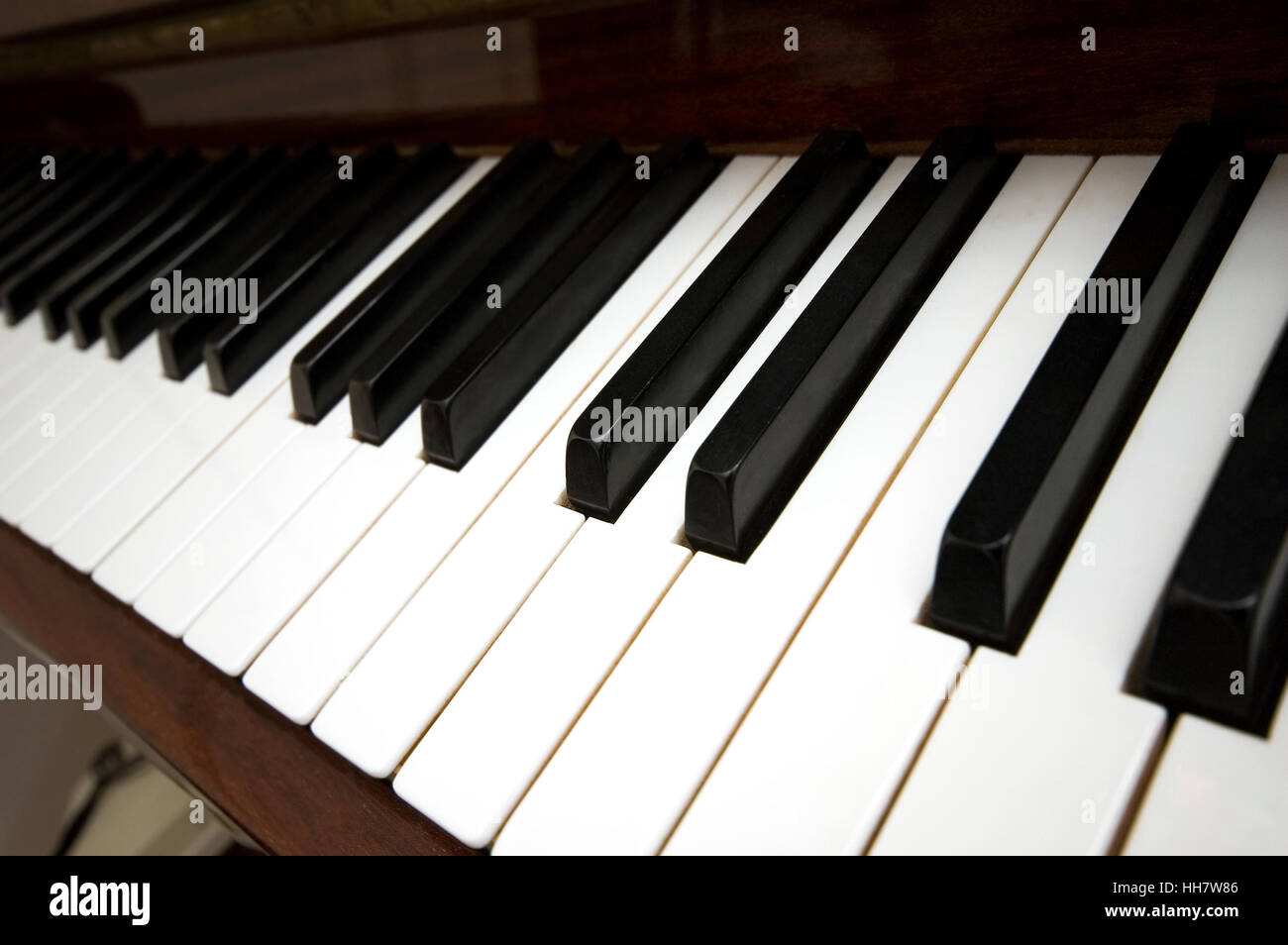 White and black piano keys in perspective Stock Photo Alamy