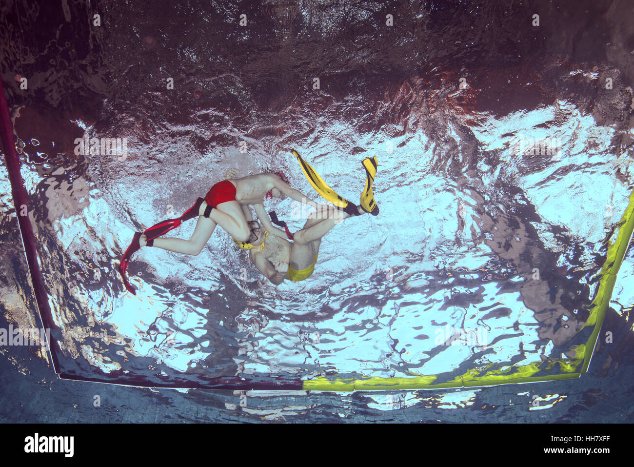 Underwater wrestling (Aquathlon) in swimming pool. Underwater view Stock Photo Alamy