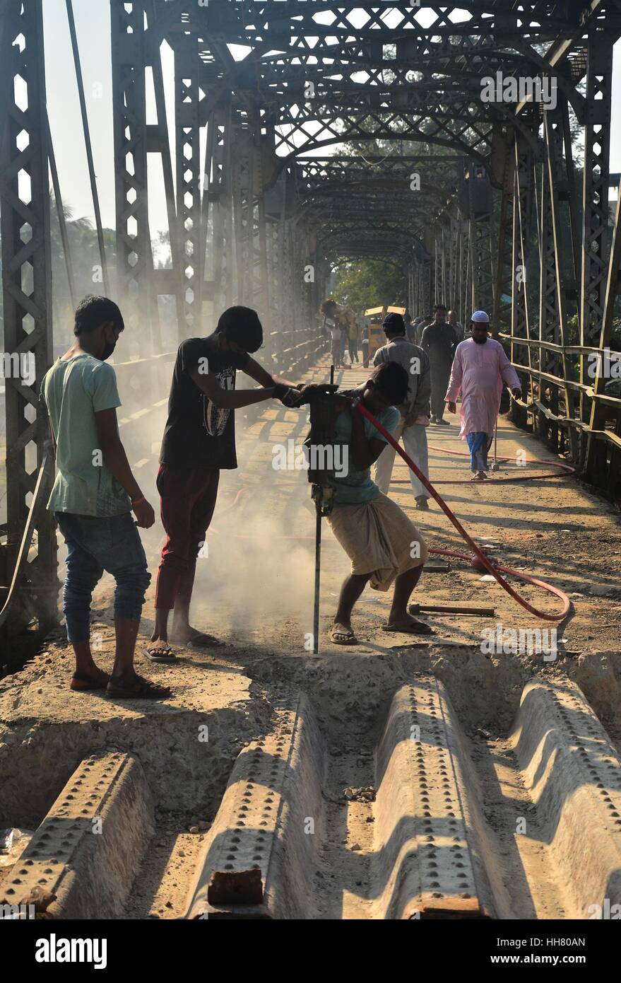 World war ii bridge hi-res stock photography and images - Alamy