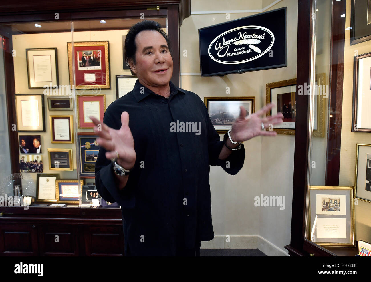 Sept. 14, 2015 - Las Vegas, Nevada, U.S. - Entertainer WAYNE NEWTON ...
