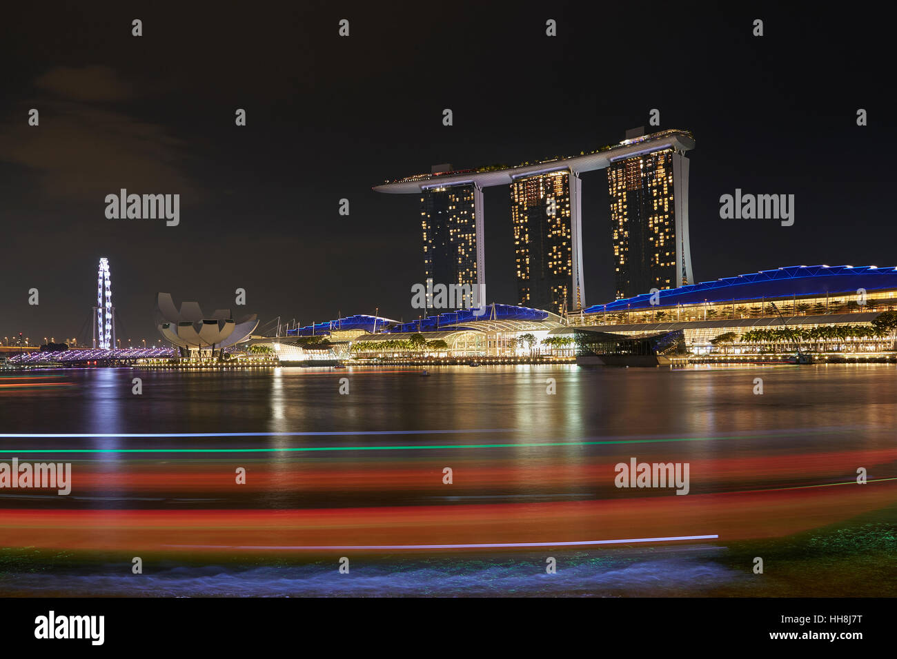 Light Trials From Tour Boats At Nightfall On Marina Bay, Singapore. Stock Photo