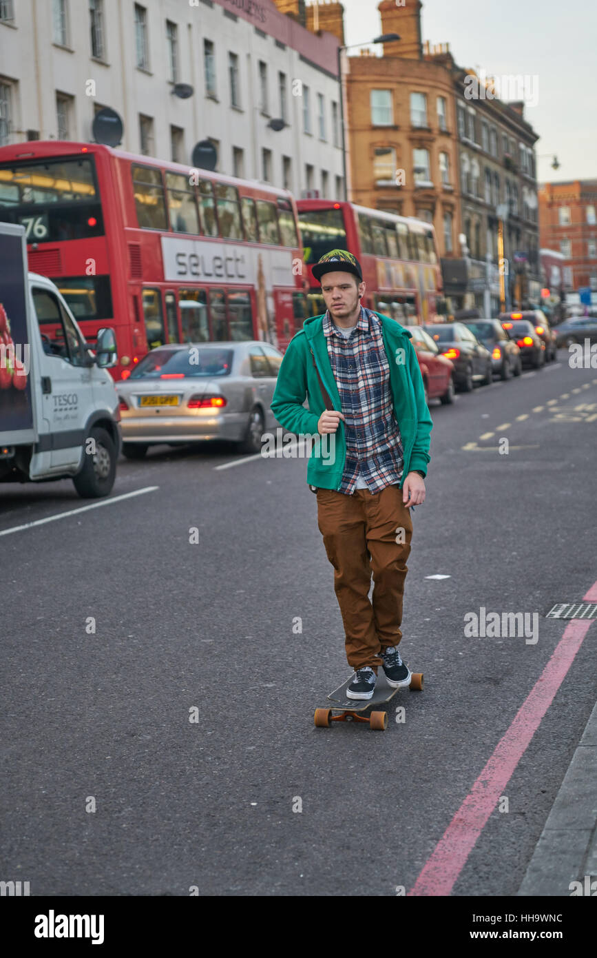 Skateboarding hi-res stock photography and images - Page 2 - Alamy