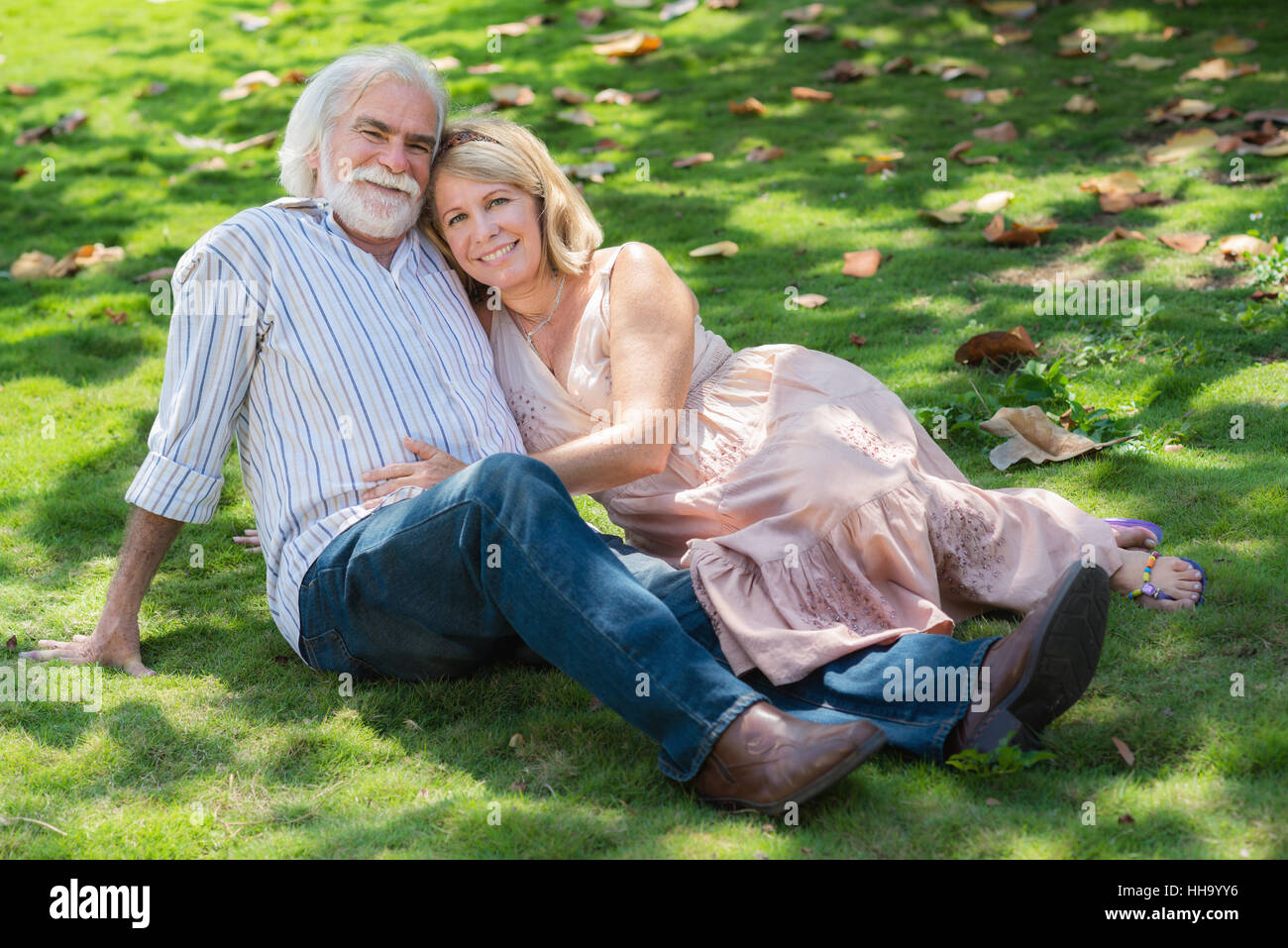 Поцелуй в возрасте. Жена изменить мужу со стариком. Дженна бентли и старик. Лукас стелла oldmanoffice. Объятия пожилых.