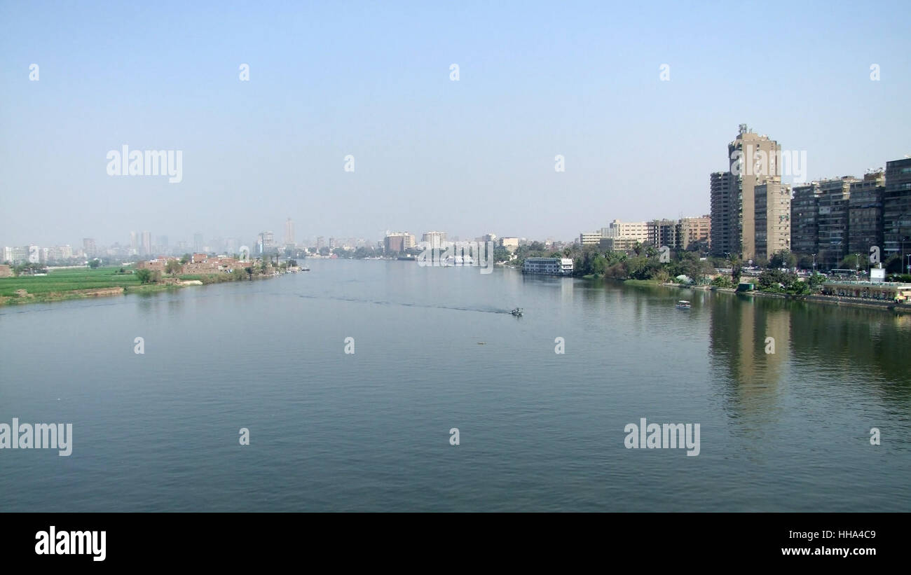 panoramic waterside Nile scenery in Cairo (Egypt) in sunny ambiance ...